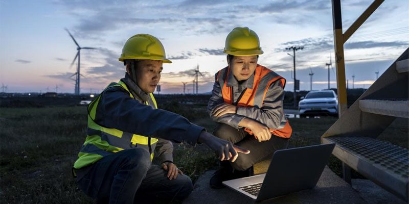 How Renewable Energy Creates Jobs 2 How Renewable Energy Creates Jobs