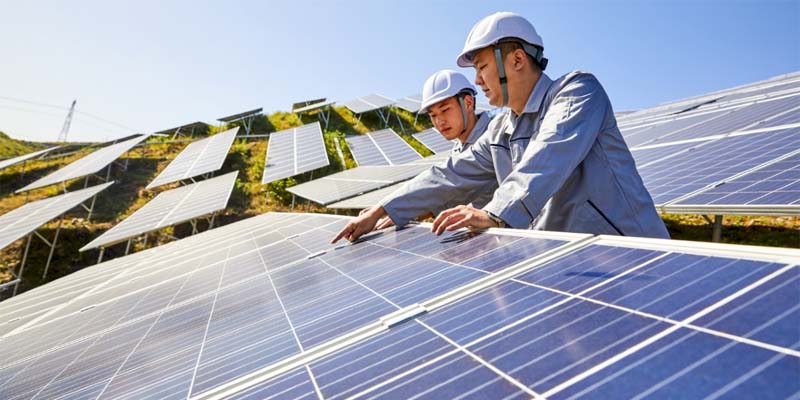 How Renewable Energy Creates Jobs 3 How Renewable Energy Creates Jobs